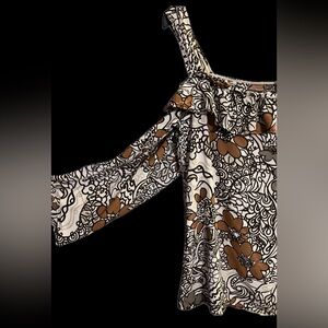 Manuhealii Floral Ruffled 3/4 sleeve top in Cream, Brown & Gray